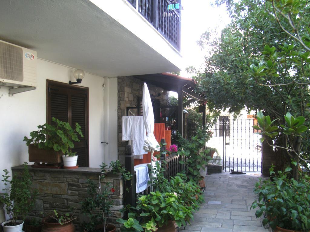 Papatzikos Traditional Guesthouse Néos Marmarás Exterior foto
