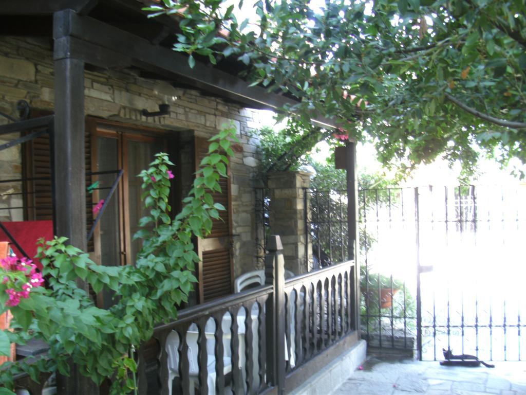 Papatzikos Traditional Guesthouse Néos Marmarás Exterior foto